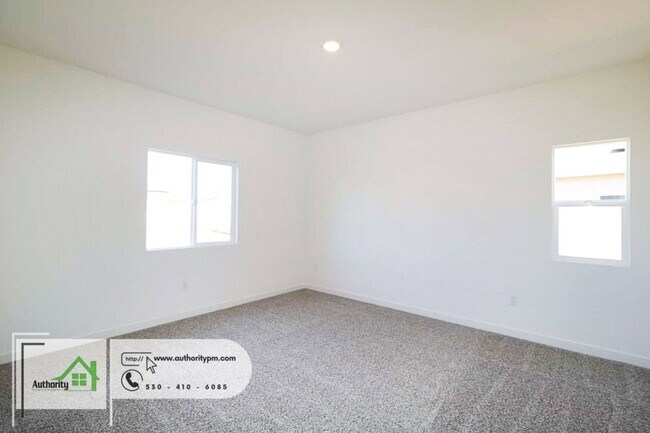 Building Photo - 2141 Hilltop Dr