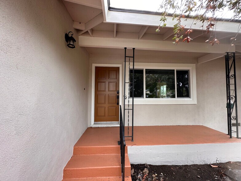 Building Photo - 414 N Alameda Ave