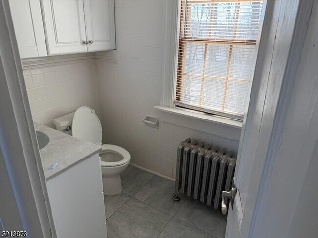 Building Photo - 270 Espanong Rd