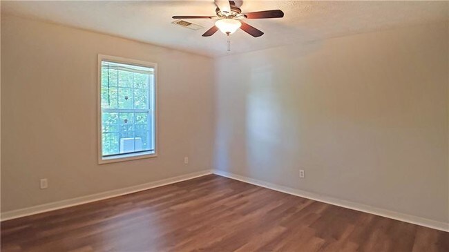 Building Photo - 2885 Center St