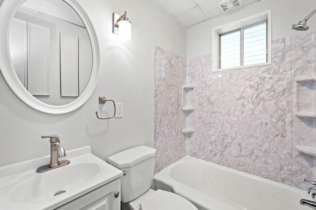 Building Photo - MOVE IN SPECIAL! SCORE HALF OFF 1ST MONTH'...