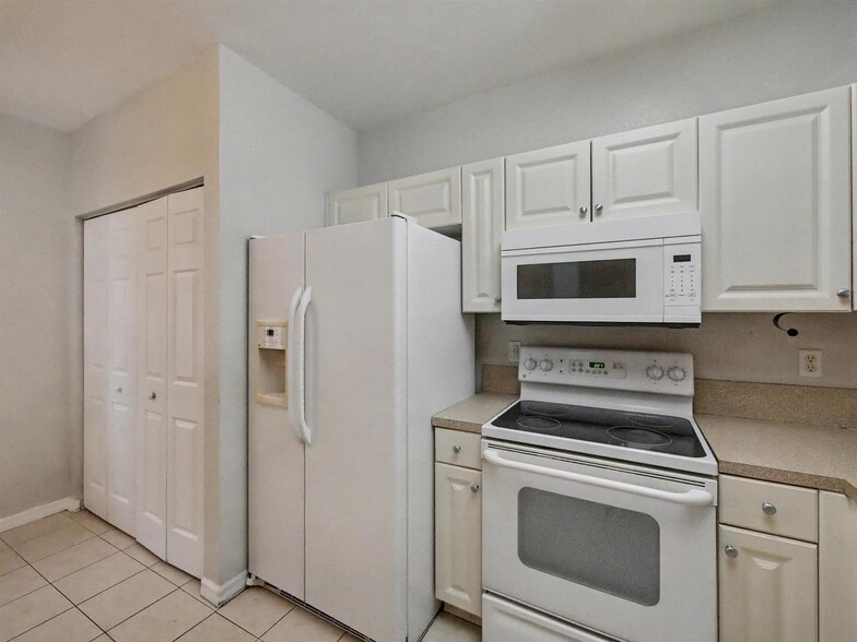 Building Photo - 3425 Sonoma Dr