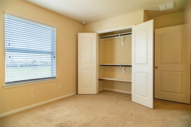 Building Photo - 7115 Ironwood Forest Dr