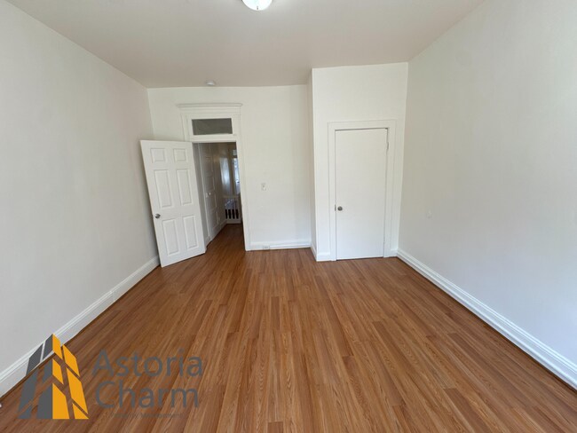 Building Photo - Comfortable 3-Bedroom with Hardwood Floors...