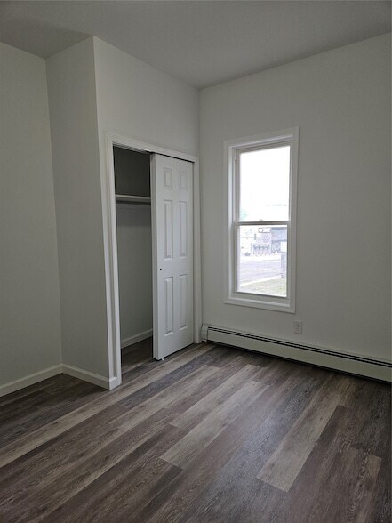 Building Photo - 120 Henry St