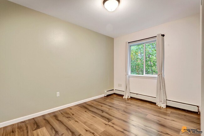 Building Photo - Modern 4-Bedroom Townhome in Desirable Sou...