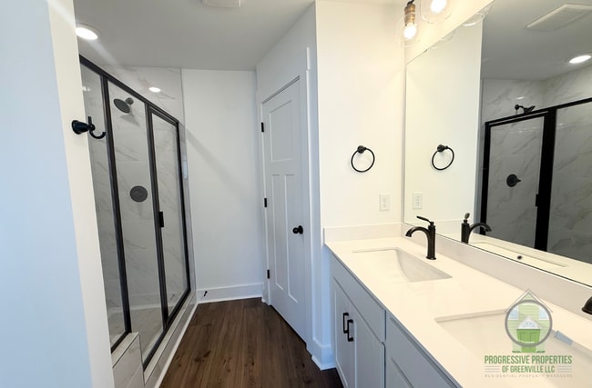 Building Photo - 515 Harebell Wy