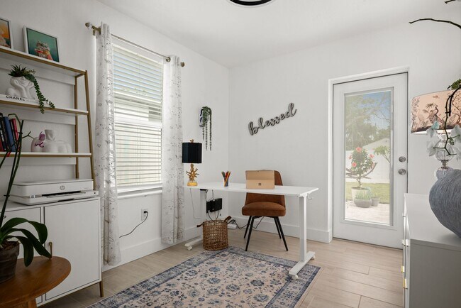 Building Photo - Coastal 3-Bedroom Home Just 5 Blocks from Madeira Beach!