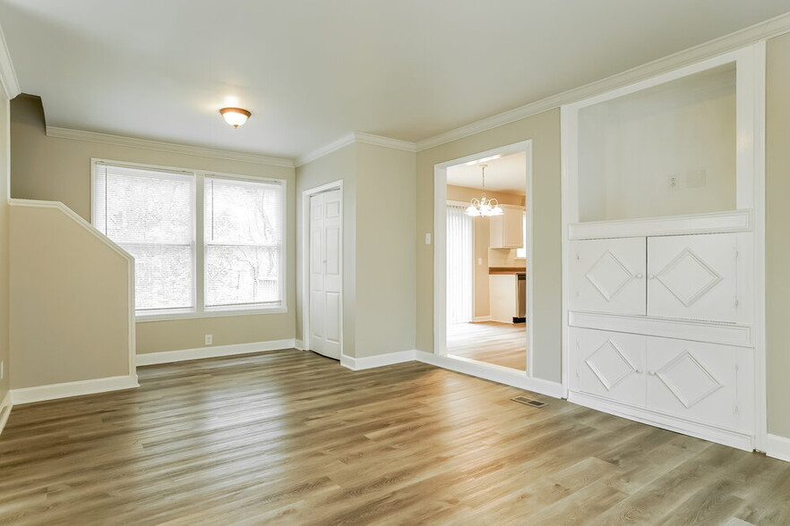 Building Photo - 185 Jared Dr