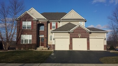 Building Photo - 920 McDole Dr