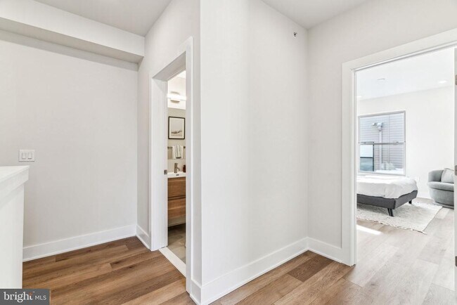 Building Photo - 3205 N 35th St