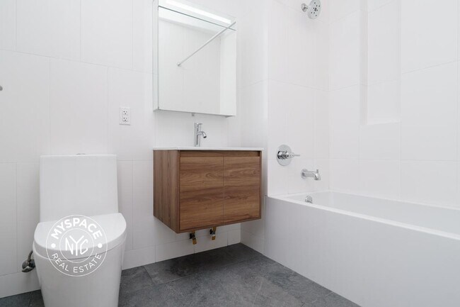 Building Photo - 280 Meeker Ave