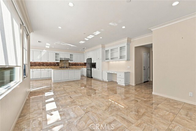 Building Photo - 34 Brindisi