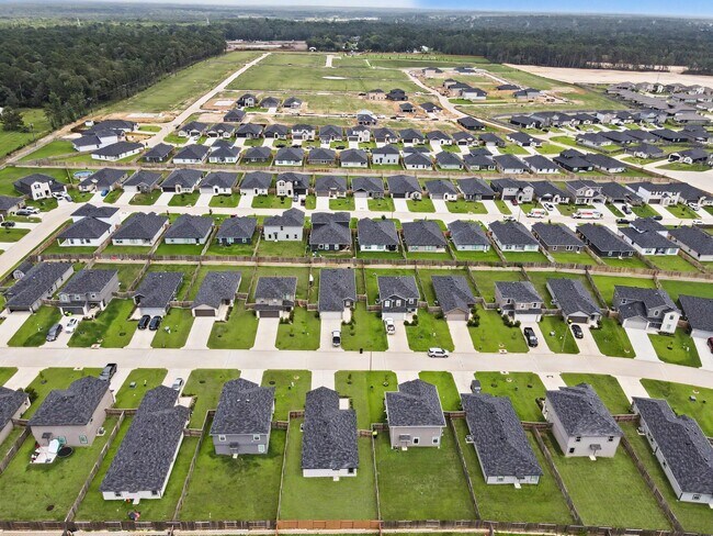 Building Photo - 40839 Hawthorne Glades St