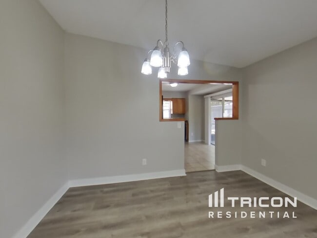 Building Photo - 1020 Red Oak Cir