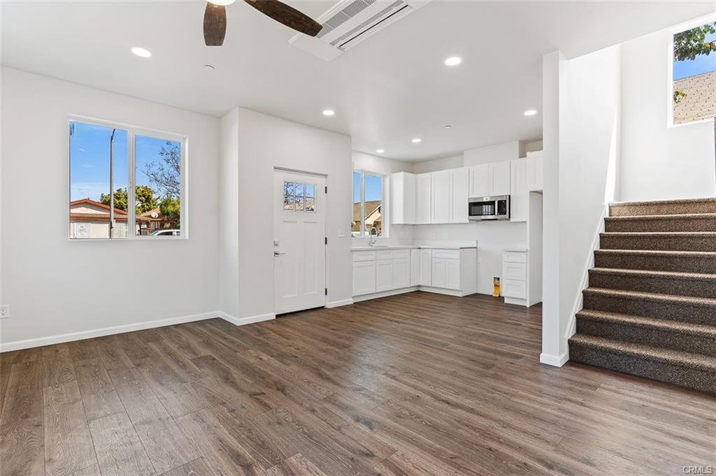 Building Photo - 136 W 48th St