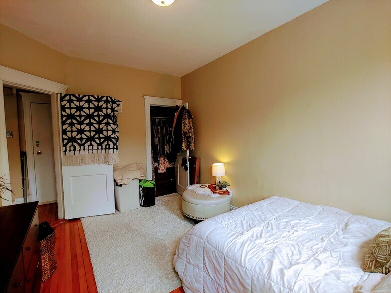 Building Photo - 324 Chestnut Hill Ave