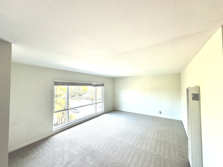 Building Photo - 3877 Howe St