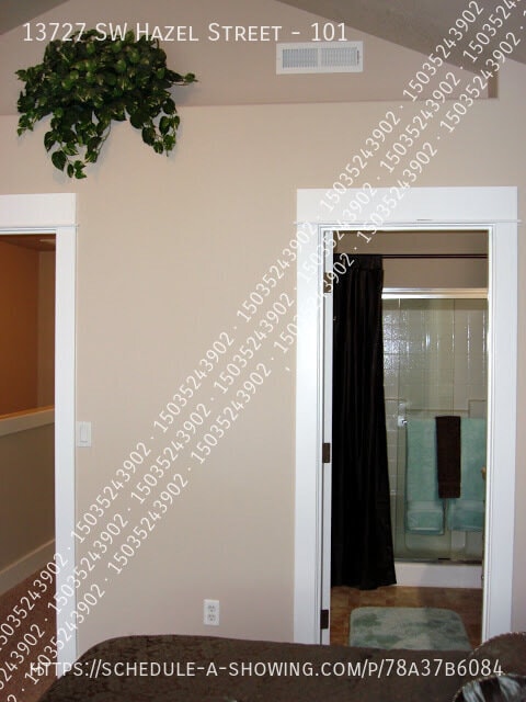 Building Photo - 13727 SW Hazel St