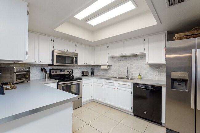 Building Photo - 9775 N 94th Pl