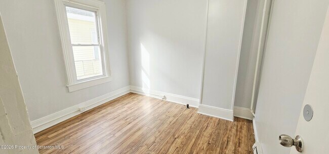 Building Photo - 1319 Washburn St