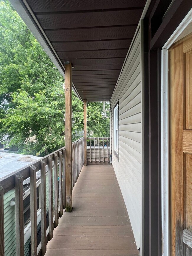 Building Photo - Spacious 3 Bedroom House Available Now!