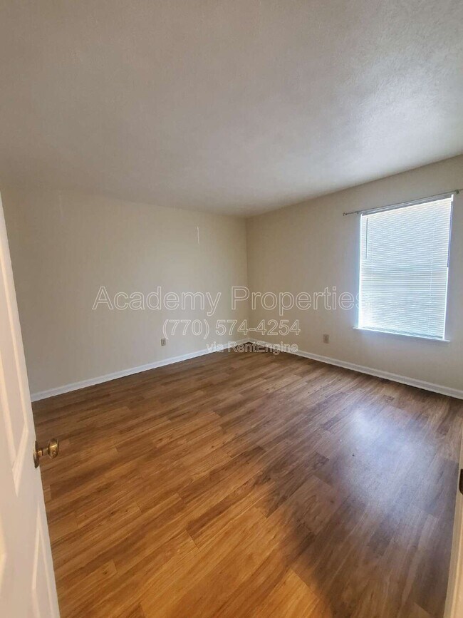 Building Photo - 200 Sheraton Ct