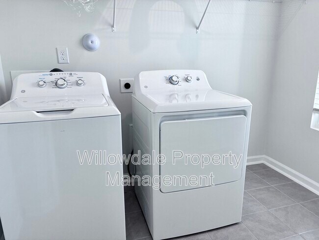 Building Photo - 866 McKenzie Pk Ter