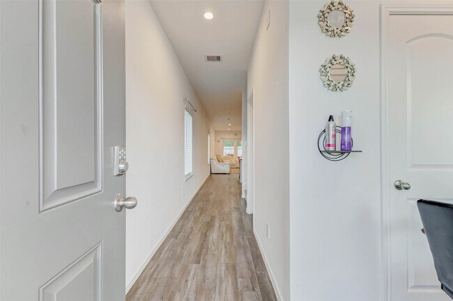 Building Photo - 5122 Sequoia Hts Ln