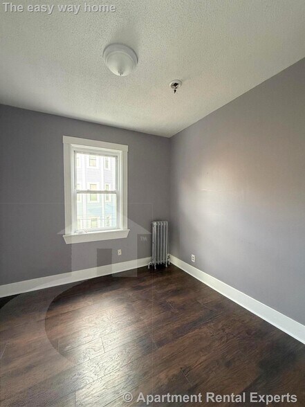 Building Photo - 196 Sherman St