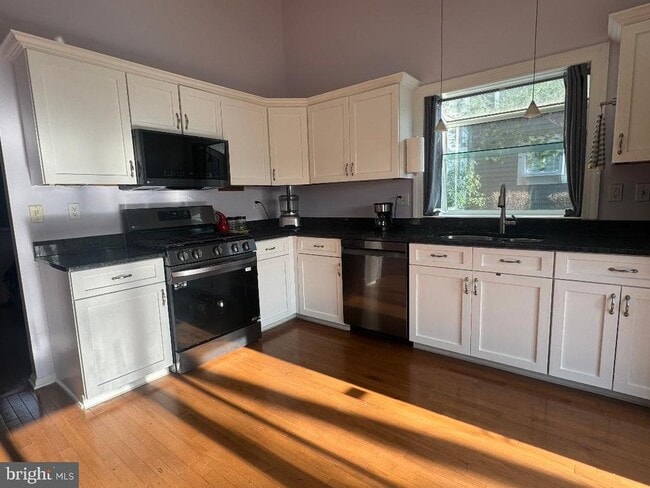 Building Photo - 18 E Countryside Dr