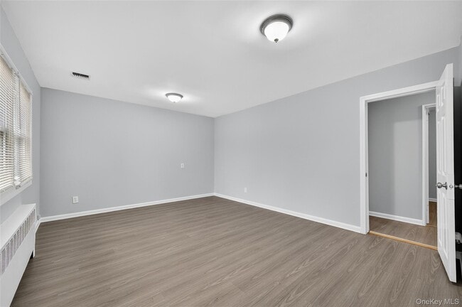 Building Photo - 552 Old Country Rd