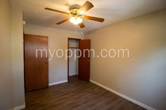 Building Photo - 9129 Grand Ave