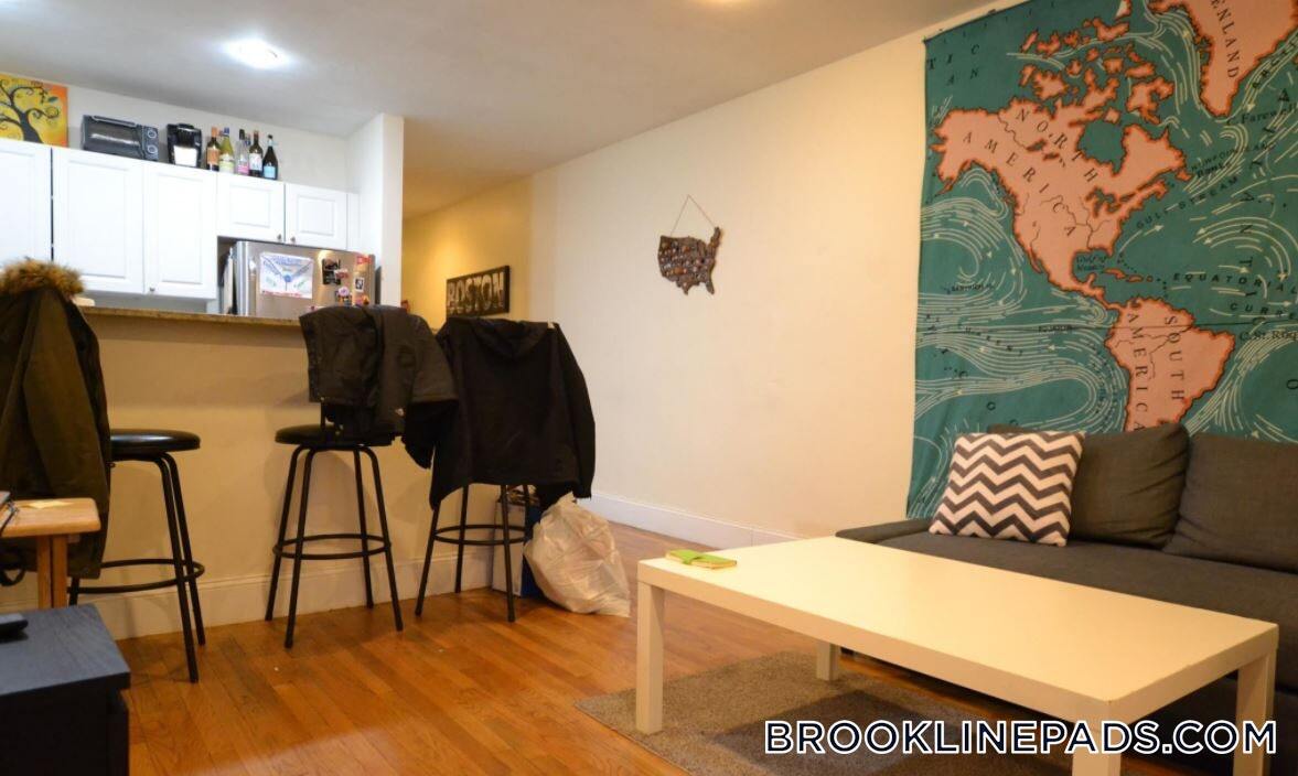 Building Photo - 324 St Paul St