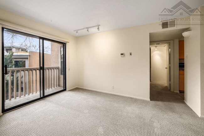 Building Photo - 1 MO. FREE RENT! UNFURNISHED Bright & Stylish Condo at The Reserve