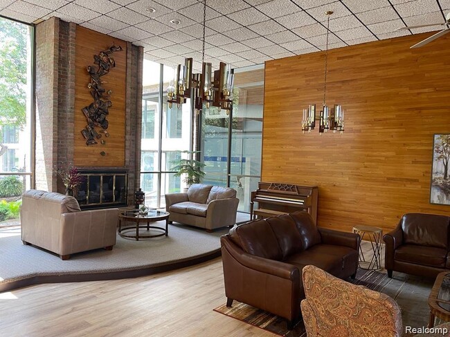 Building Photo - 18453 University Park Dr