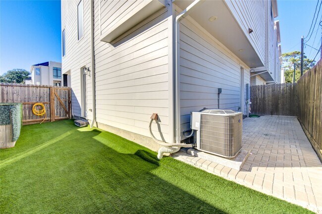 Building Photo - 820 Wakefield Dr