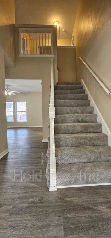 Building Photo - 820 Maltby Cres