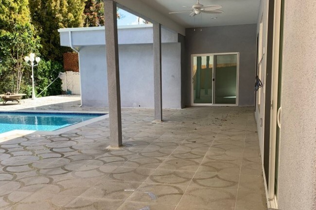 Building Photo - 4595 De Celis Pl