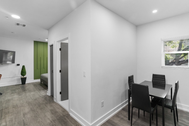 Building Photo - 935 S Howard Ave