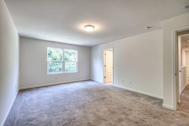 Building Photo - 523 Montrose Dr