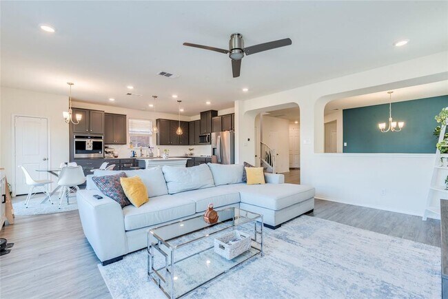 Building Photo - 17404 Crazy Arm Rd