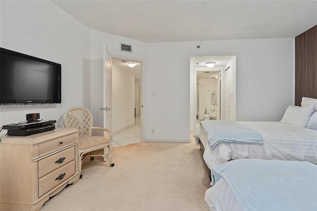 Building Photo - 9455 Collins Ave