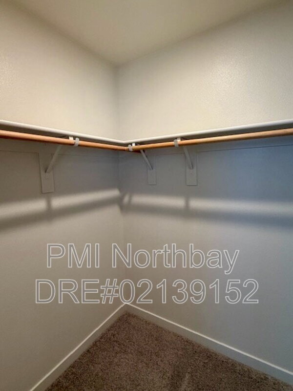 Building Photo - 109 Clownfish St