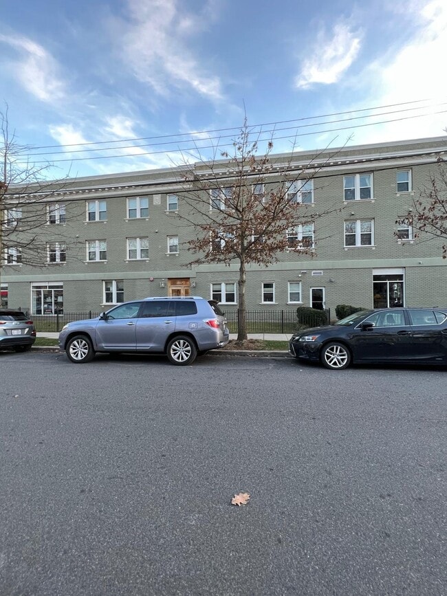 Building Photo - 1352 Longfellow St NW