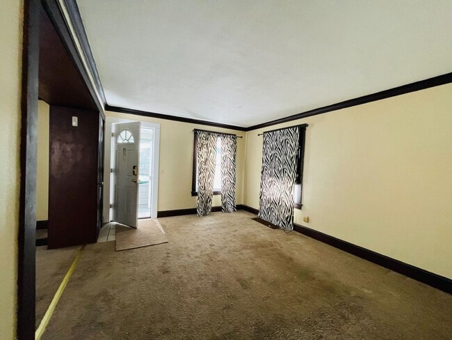 Building Photo - DREAM LOCATION !! LOOKS LIKE PRIVET ROAD !!!