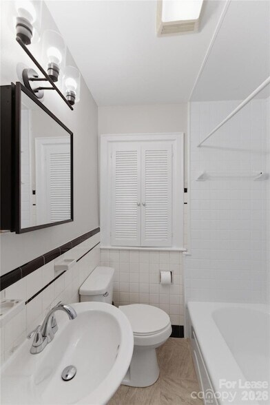 Building Photo - 2405 Greenland Ave