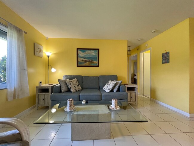 Building Photo - $3,300/month ** Short Term / Seasonal - Fu...