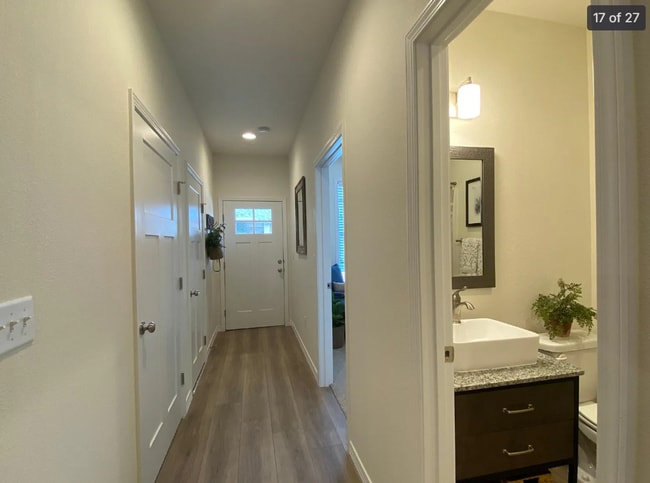 Building Photo - NEW LUXURY 2 BED 2 BATH 1 CAR GARAGE DUPLEX