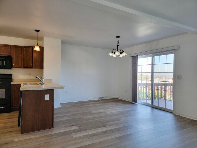 Building Photo - 749 Winding Ln
